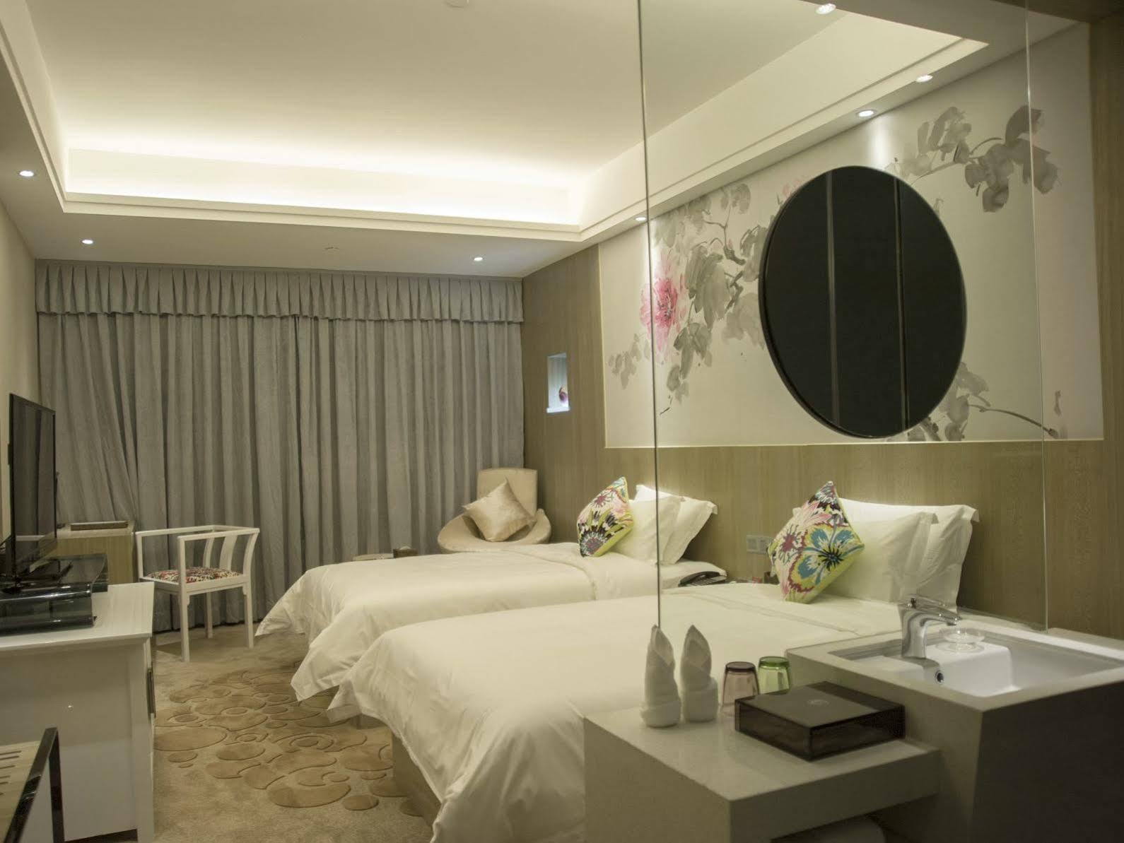 Paco Hotel Tаojin Metro Guangzhou - Free Shuttle Bus For Centen Fair Екстериор снимка